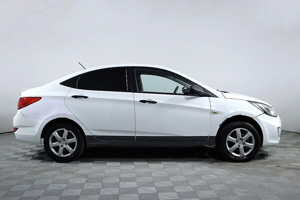 Hyundai Solaris I — фото 4