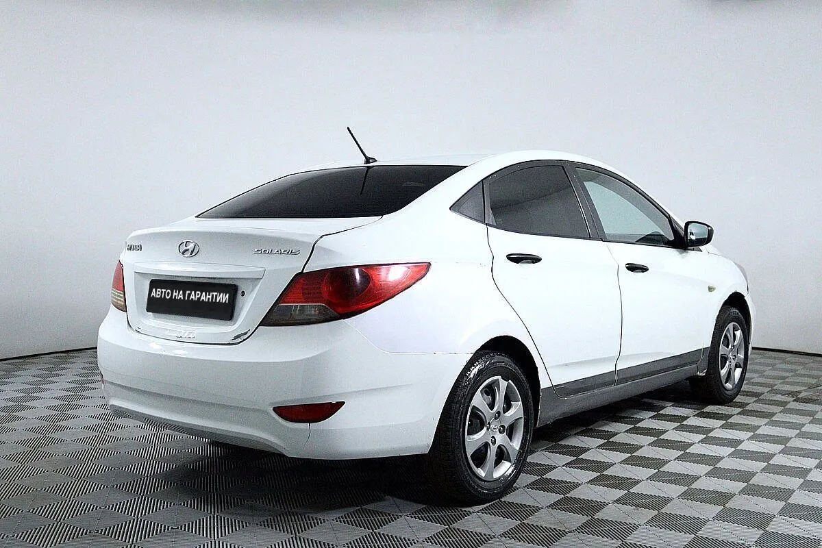 Hyundai Solaris I — фото 5