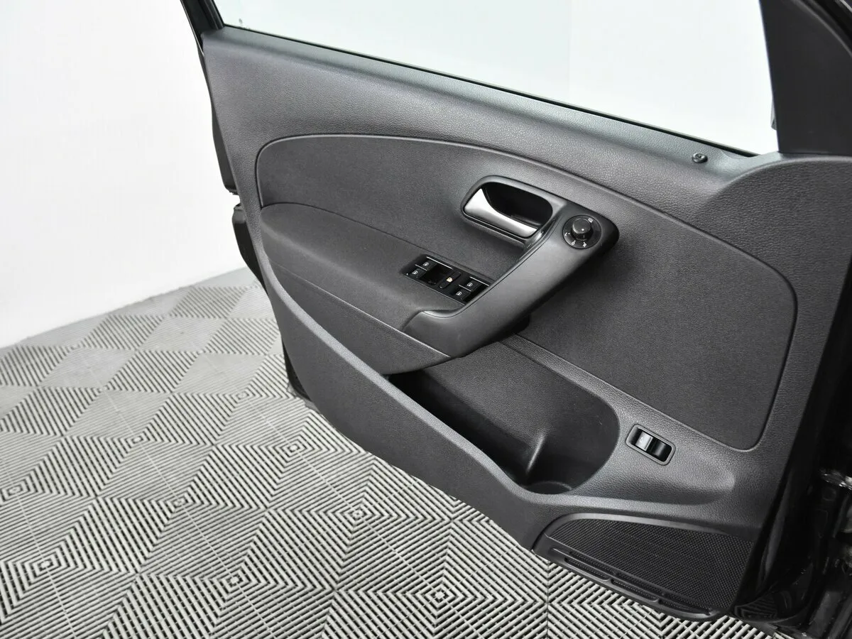 Volkswagen Polo V Рестайлинг · CONNECT — фото 4