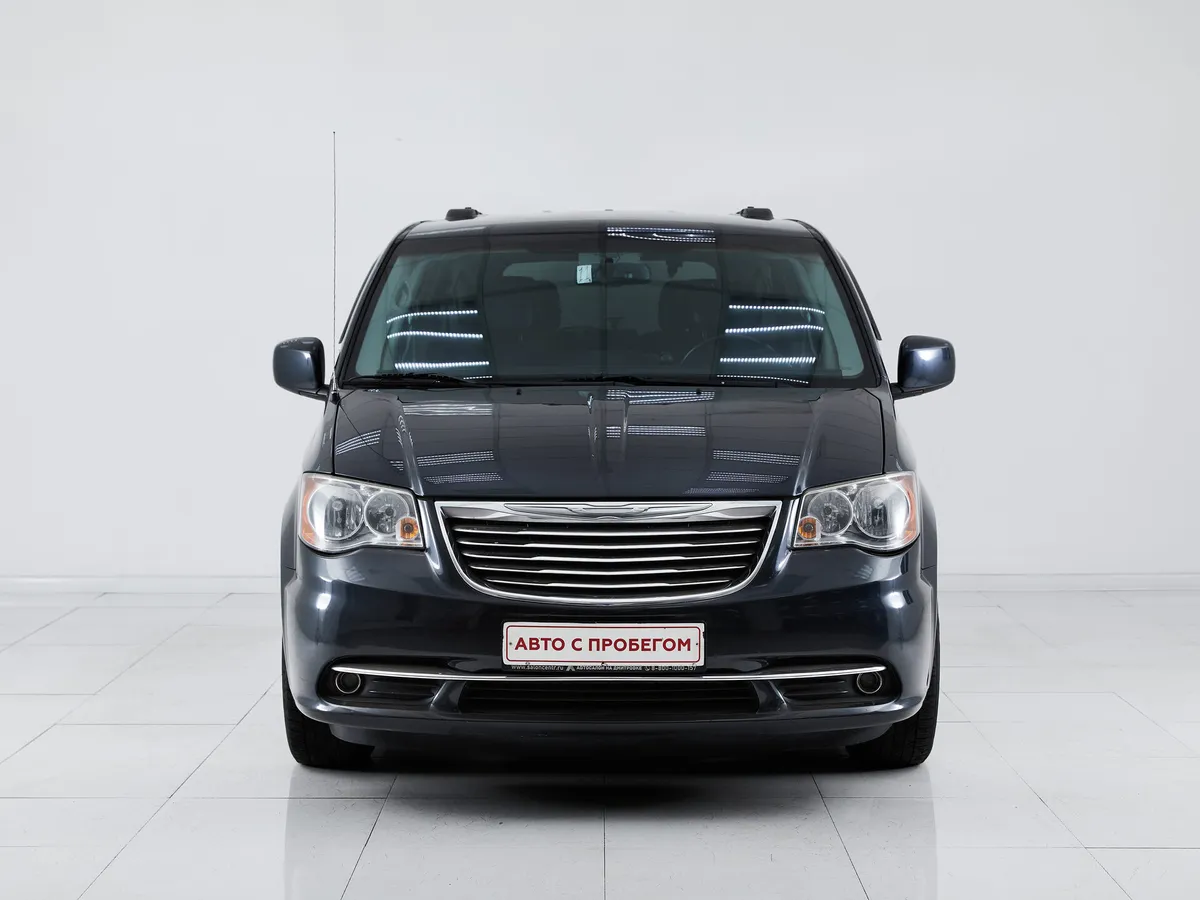 Chrysler Town & Country V Рестайлинг — фото 2