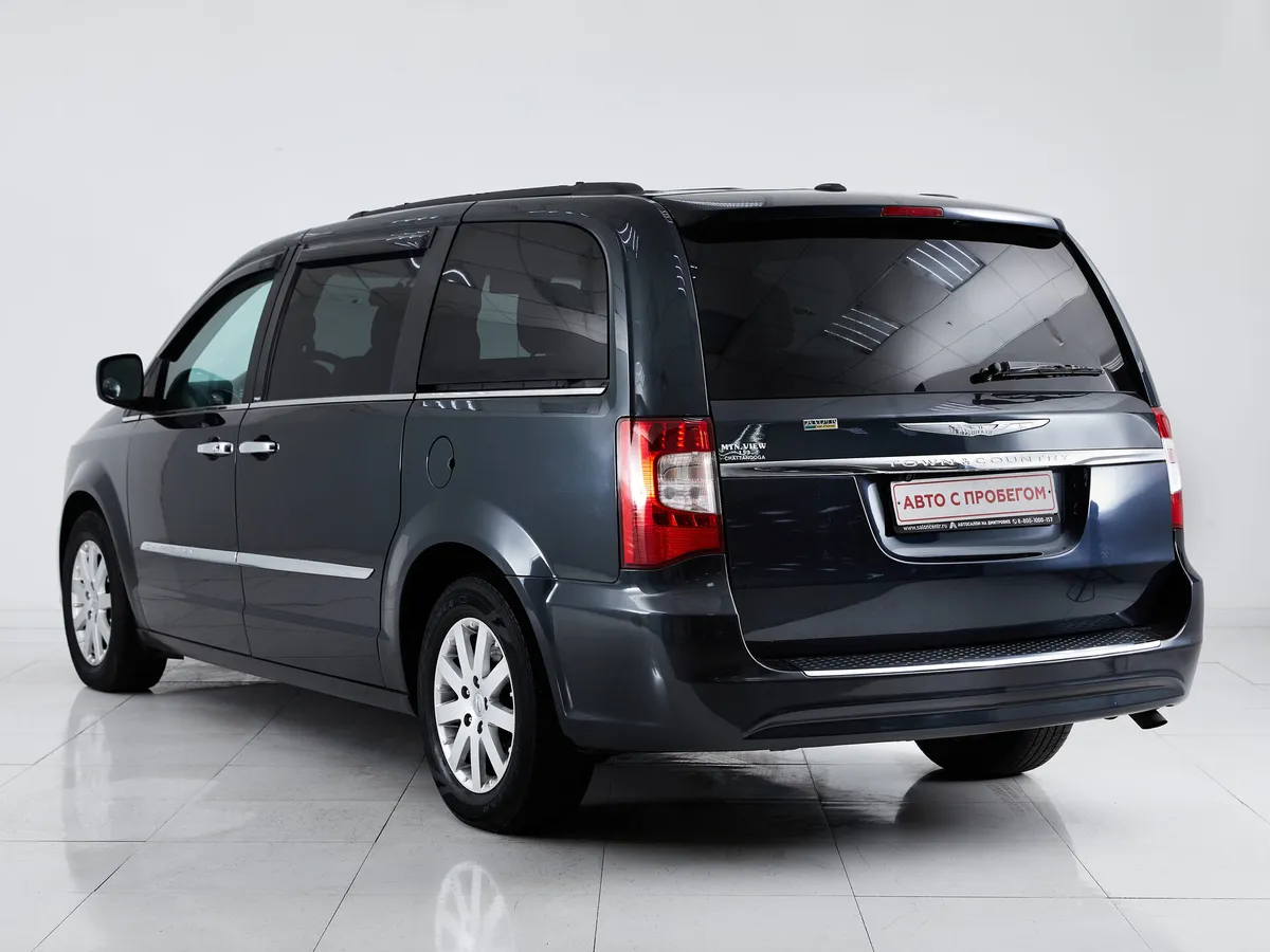 Chrysler Town & Country V Рестайлинг — фото 5