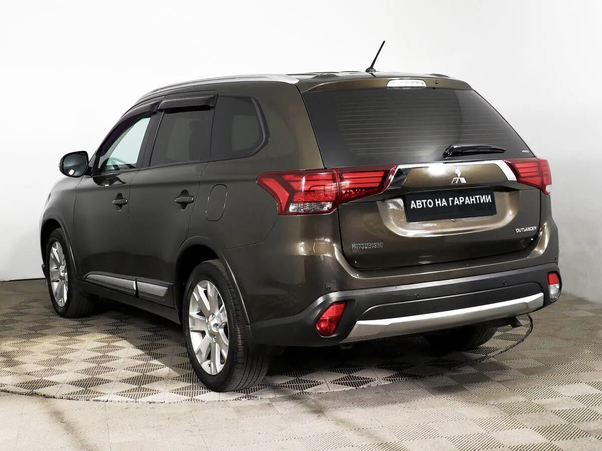Mitsubishi Outlander III Рестайлинг 2 · Instyle 2017 — фото 3