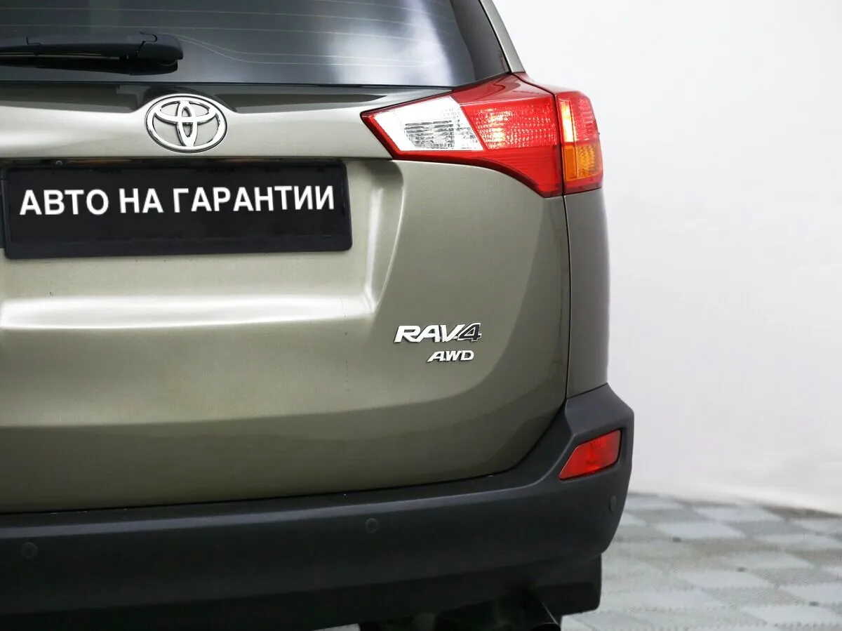 Toyota RAV4 IV (XA40) — фото 3
