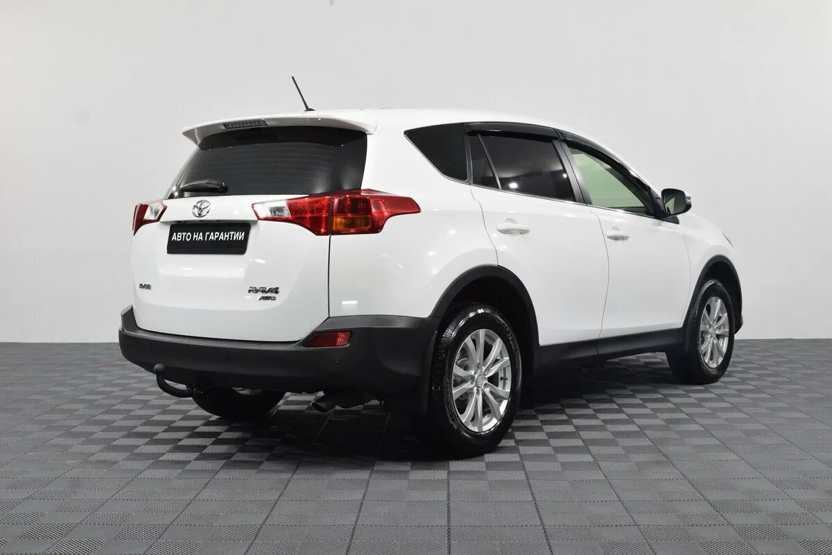 Toyota RAV4 IV (XA40) — фото 2