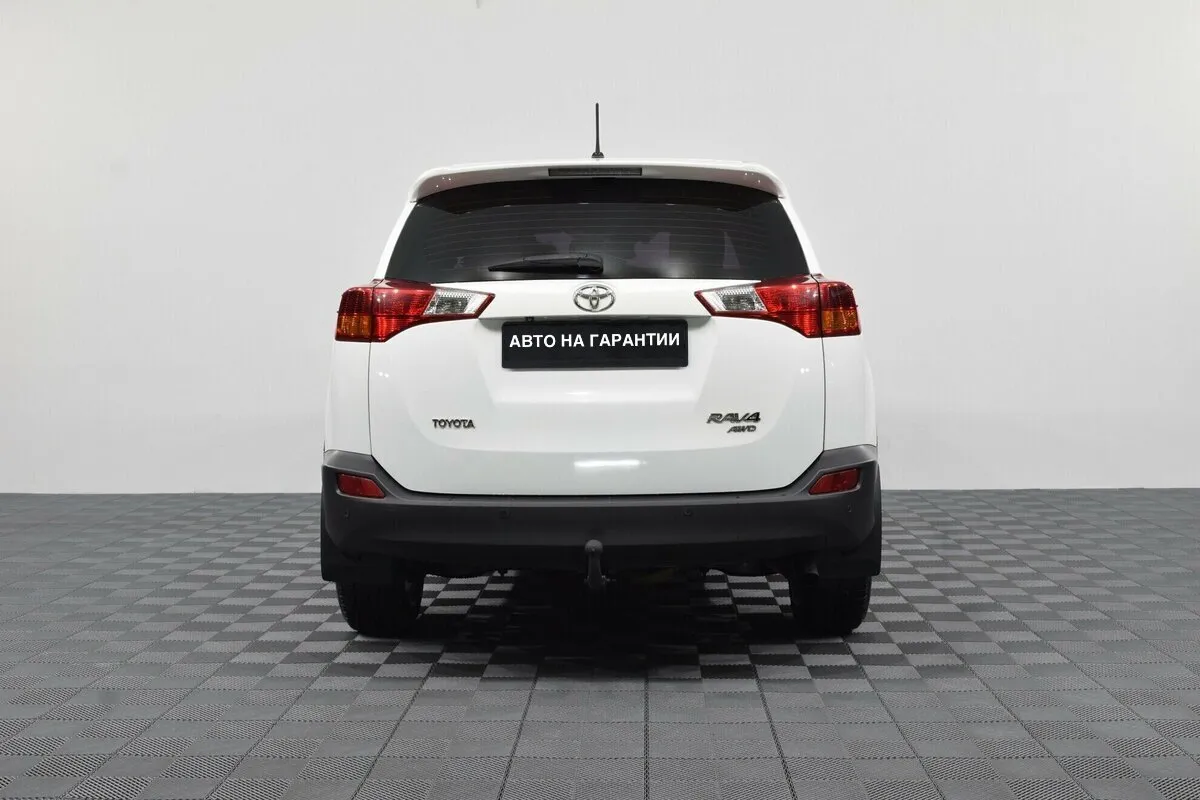 Toyota RAV4 IV (XA40) — фото 5