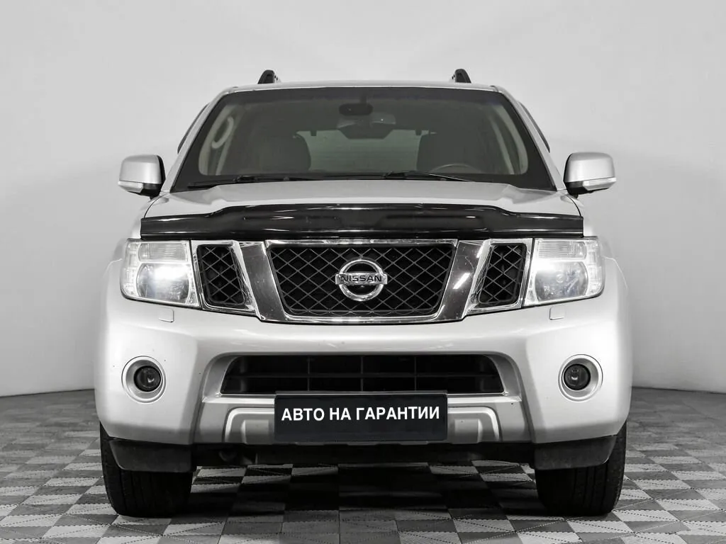 Nissan Pathfinder III Рестайлинг · SE (C-CGE) — фото 2
