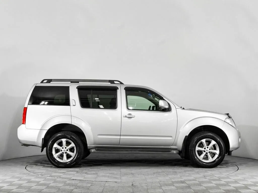 Nissan Pathfinder III Рестайлинг · SE (C-CGE) — фото 4