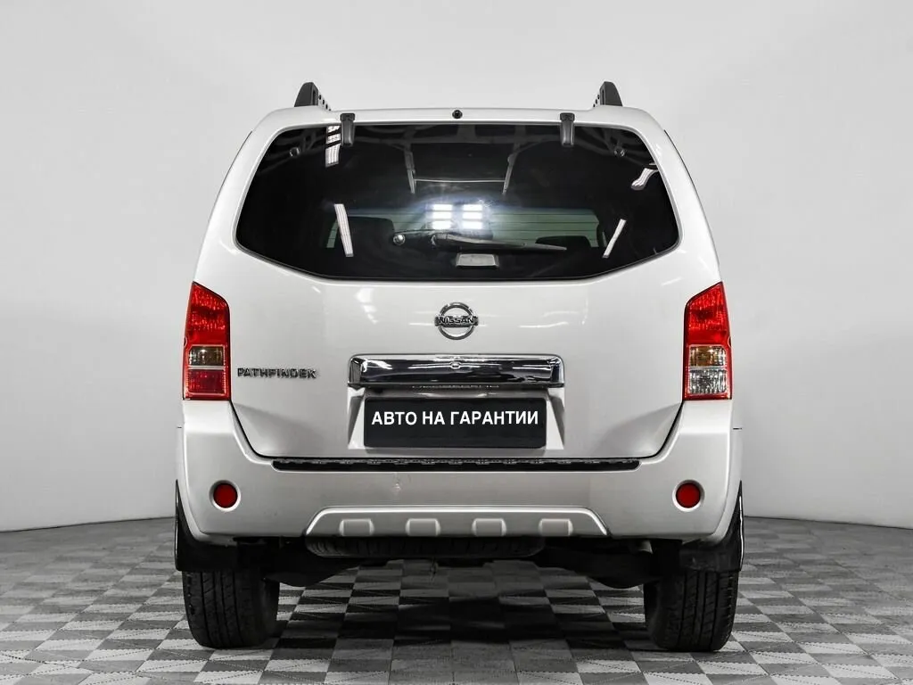 Nissan Pathfinder III Рестайлинг · SE (C-CGE) — фото 5
