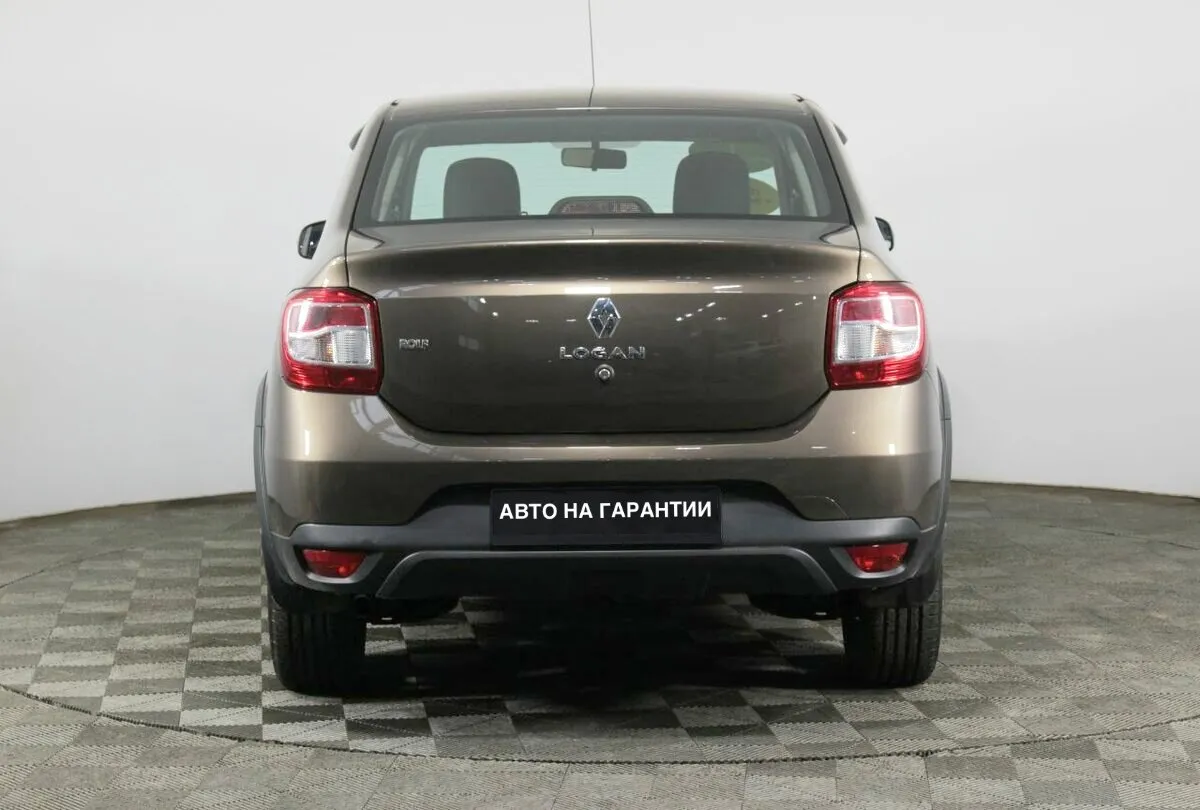 Renault Logan II Рестайлинг · Stepway Drive — фото 5