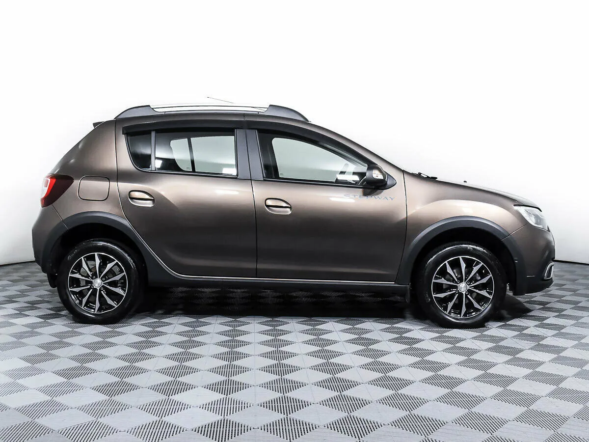 Renault Sandero II Рестайлинг · Stepway Drive — фото 3