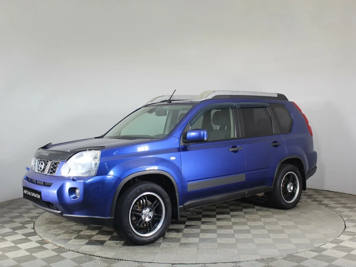 Nissan X-Trail II · LE (metallic)