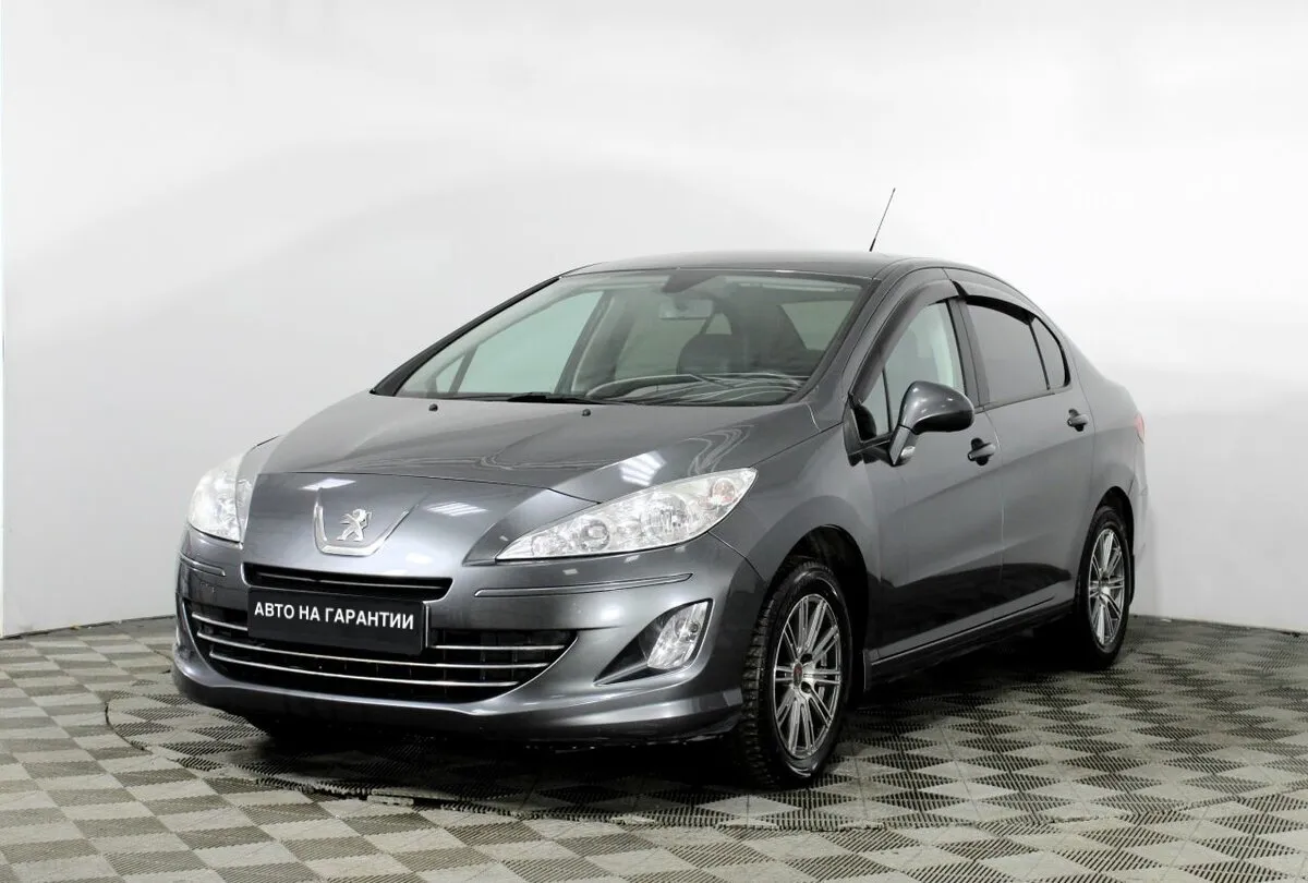 Peugeot 408 I · Style
