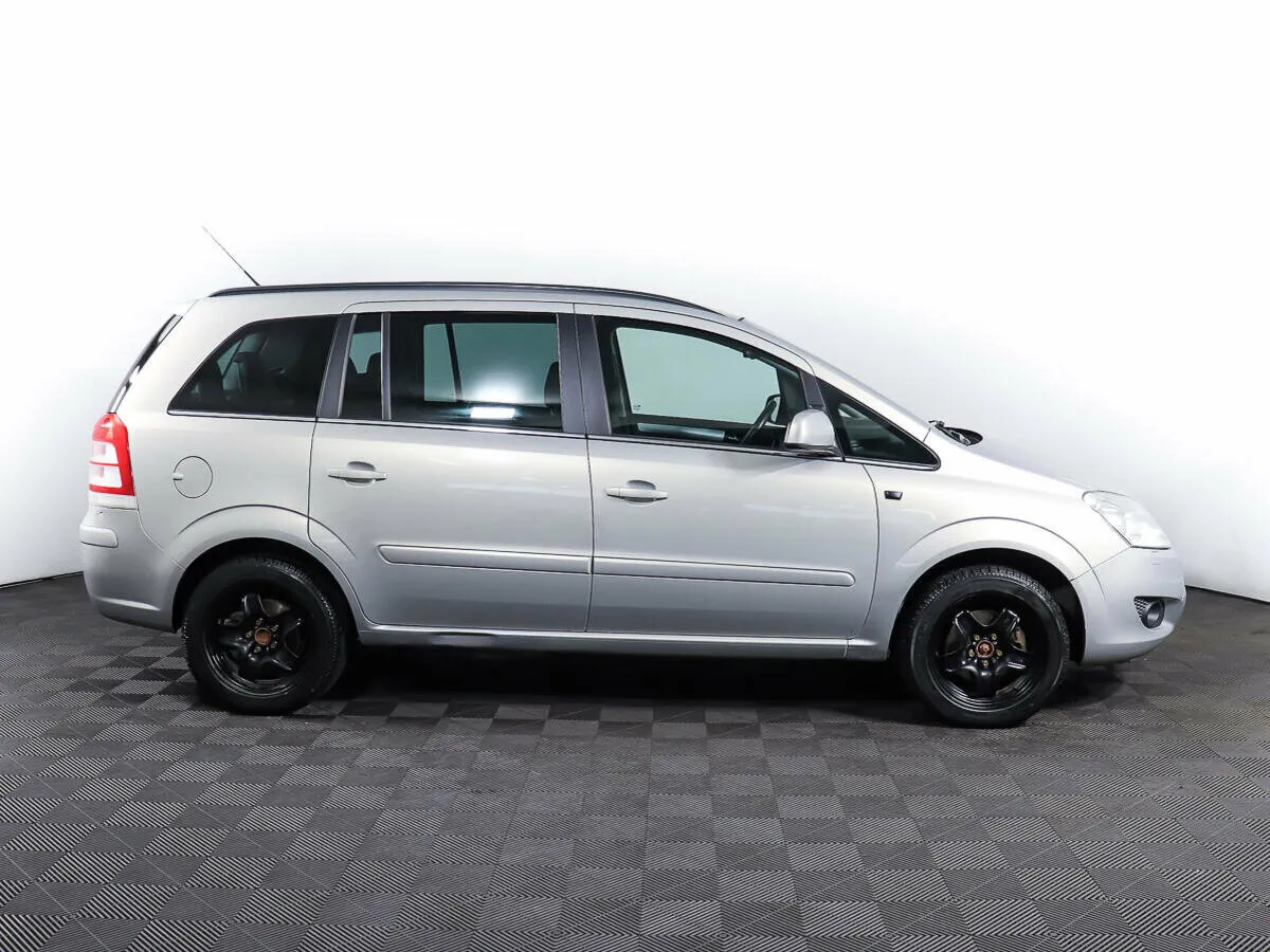 Opel Zafira B Рестайлинг — фото 3