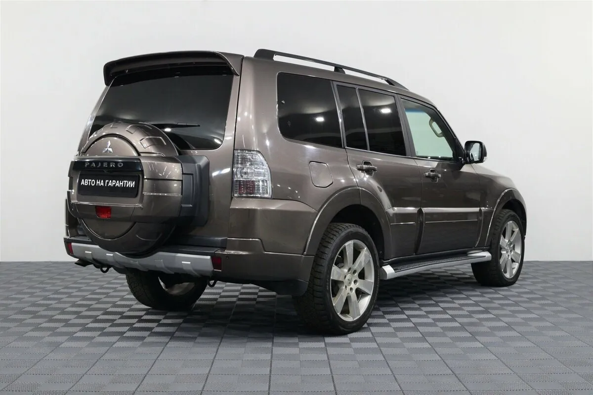 Mitsubishi Pajero IV Рестайлинг 1 · Instyle — фото 3
