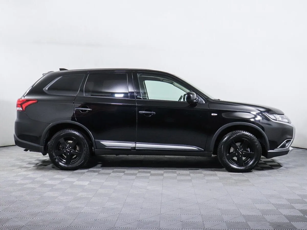 Mitsubishi Outlander III Рестайлинг 2 · Inform — фото 3