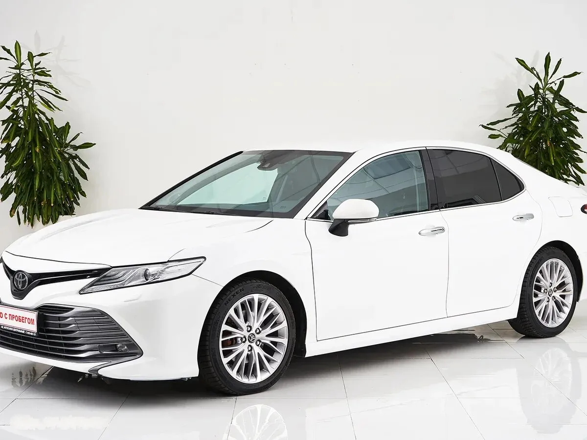 Toyota Camry VIII (XV70)