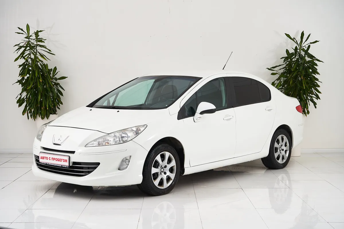 Peugeot 408 I · Style