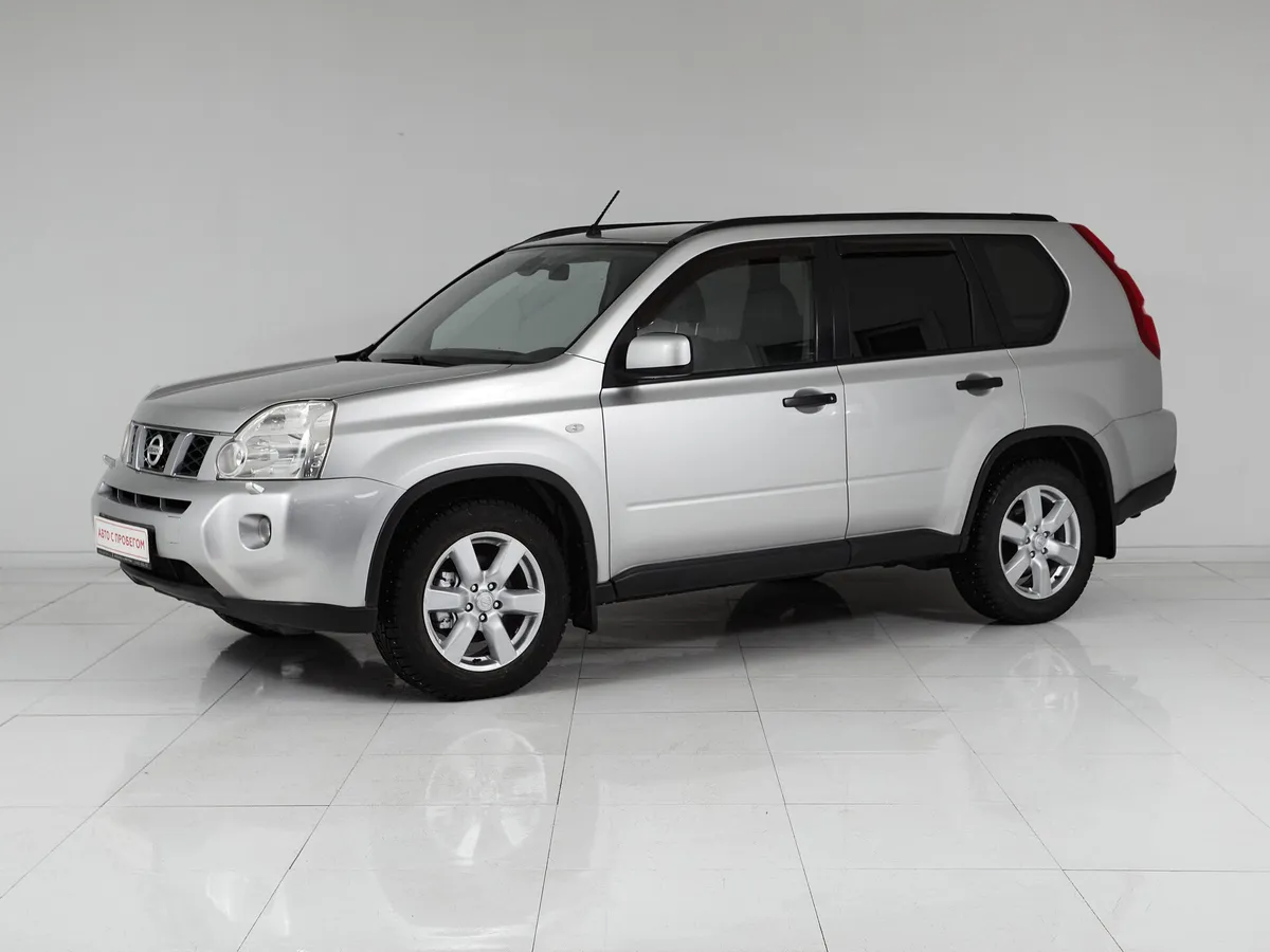 Nissan X-Trail II · LE (metallic)
