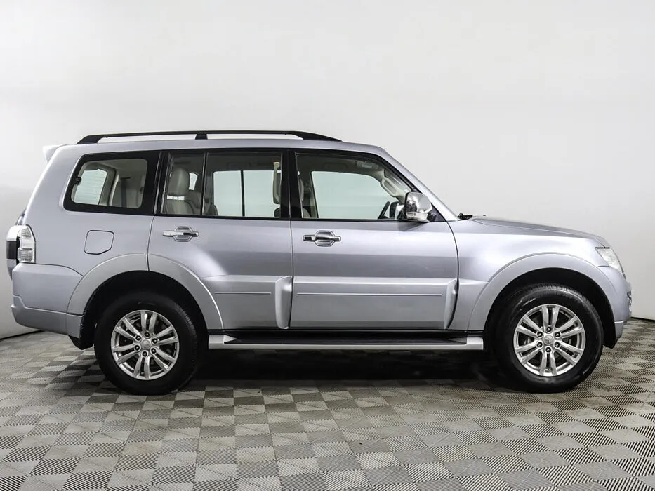 Mitsubishi Pajero IV Рестайлинг 2 · H/L — фото 3