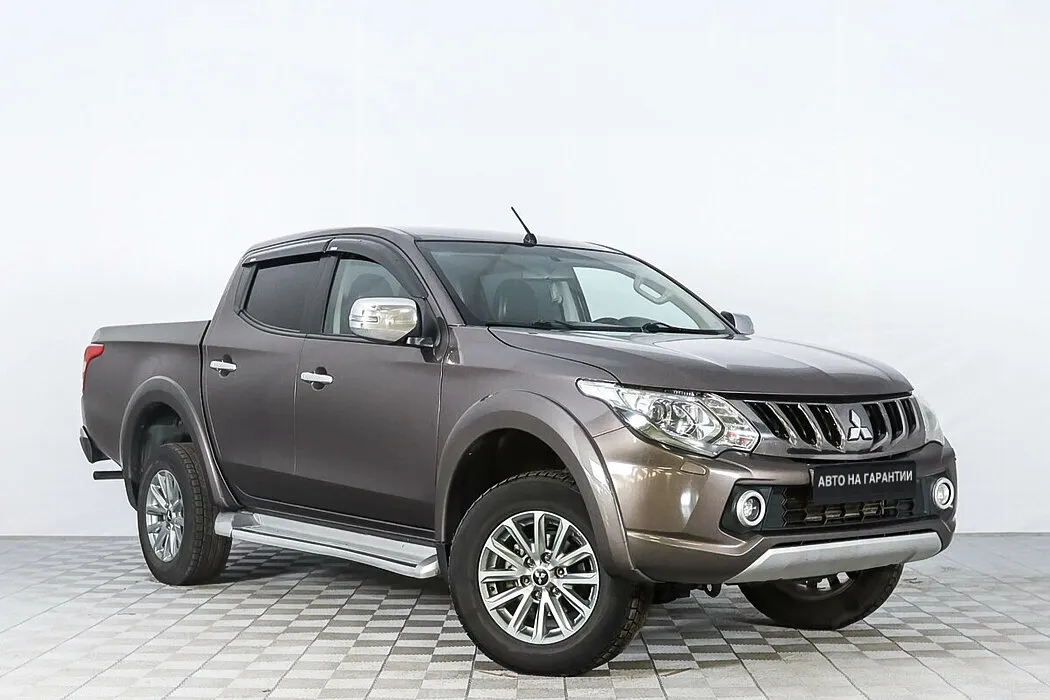 Mitsubishi L200 V · Instyle