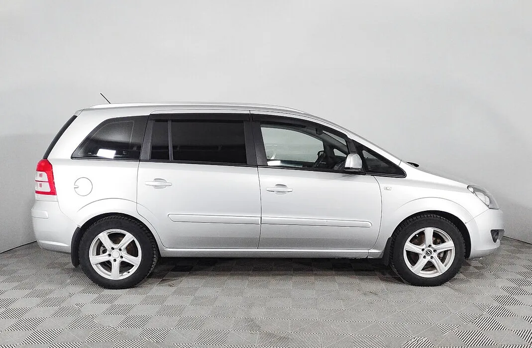 Opel Zafira B Рестайлинг — фото 3