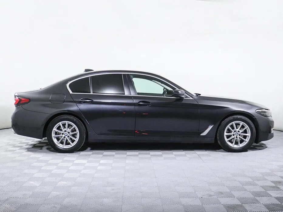 BMW 5 серии VII (G30/G31/G38) Рестайлинг · 520d xDrive — фото 3