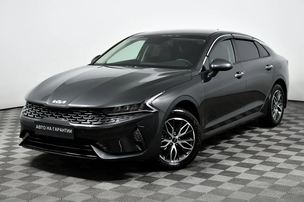 Kia K5 III · Luxe