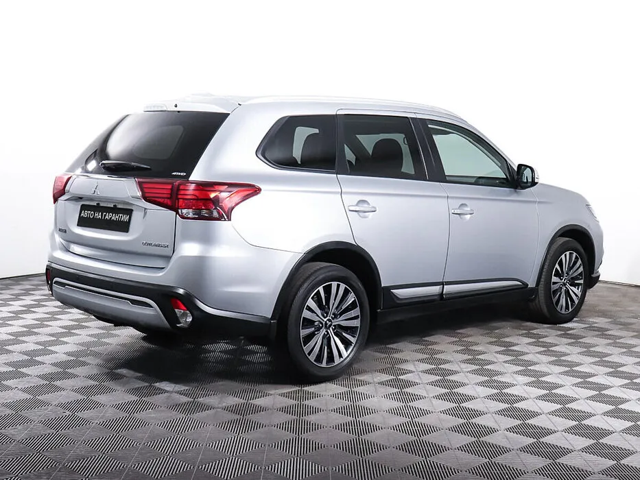 Mitsubishi Outlander III Рестайлинг 3 · Invite — фото 4