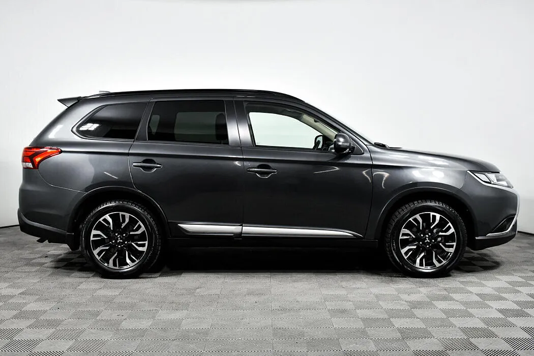 Mitsubishi Outlander III Рестайлинг 3 · Inform — фото 3