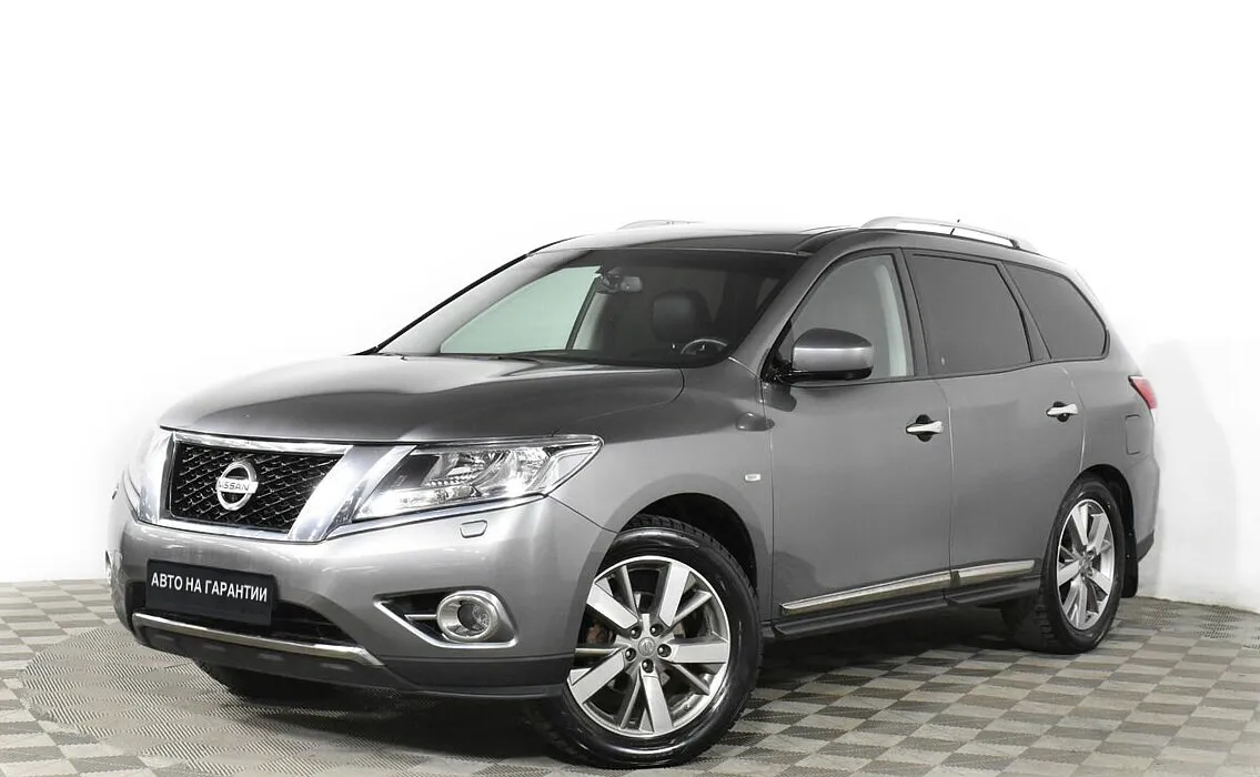 Nissan Pathfinder IV · Top