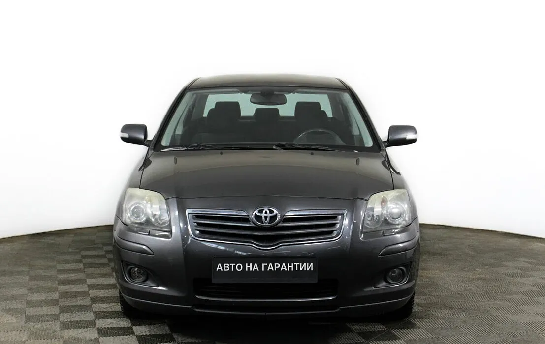 Toyota Avensis II Рестайлинг · Сол — фото 2