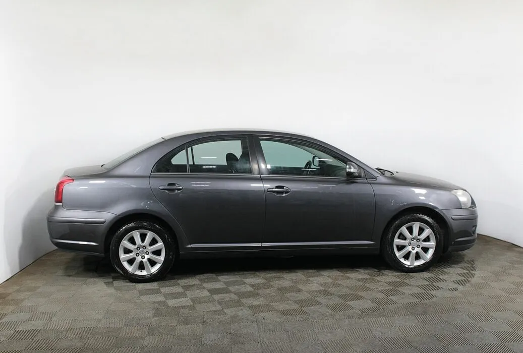 Toyota Avensis II Рестайлинг · Сол — фото 3