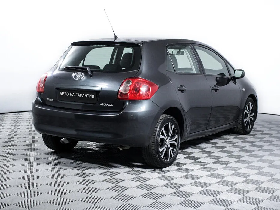 Toyota Auris I — фото 4