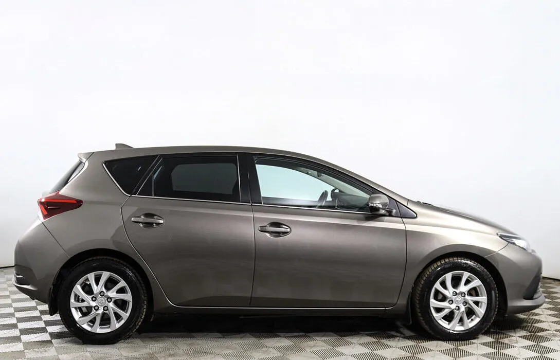 Toyota Auris II Рестайлинг — фото 3