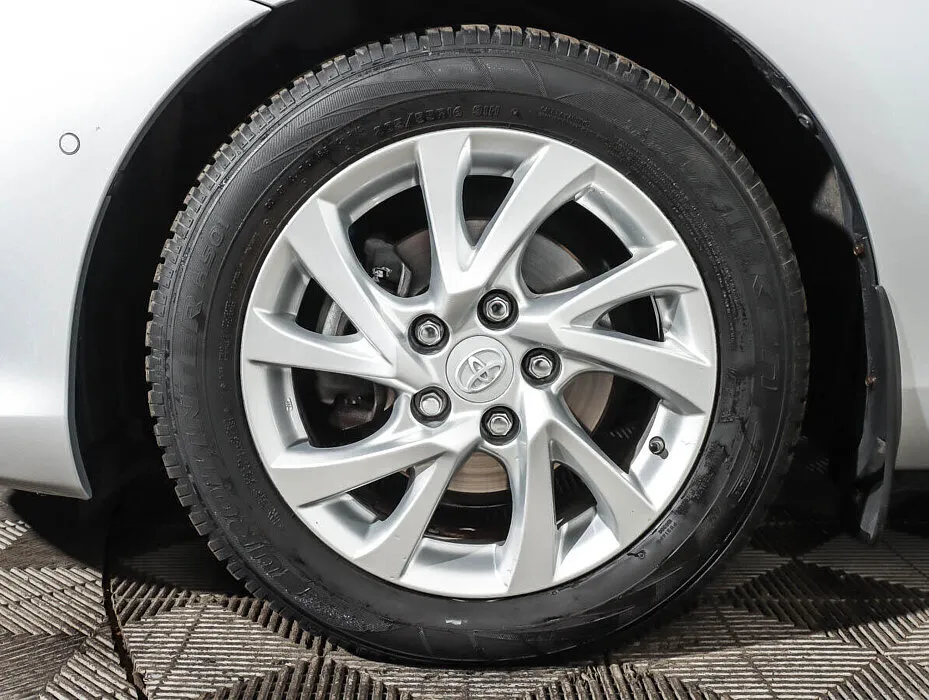 Toyota Auris II Рестайлинг — фото 5