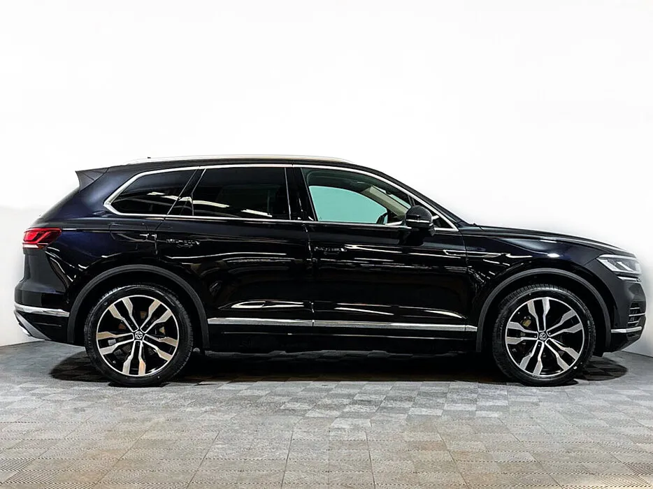 Volkswagen Touareg III — фото 3