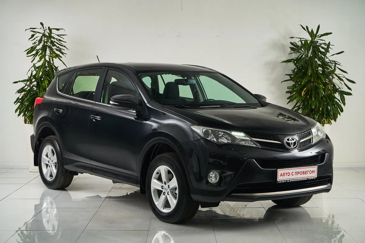 Toyota RAV4 IV (XA40) — фото 3