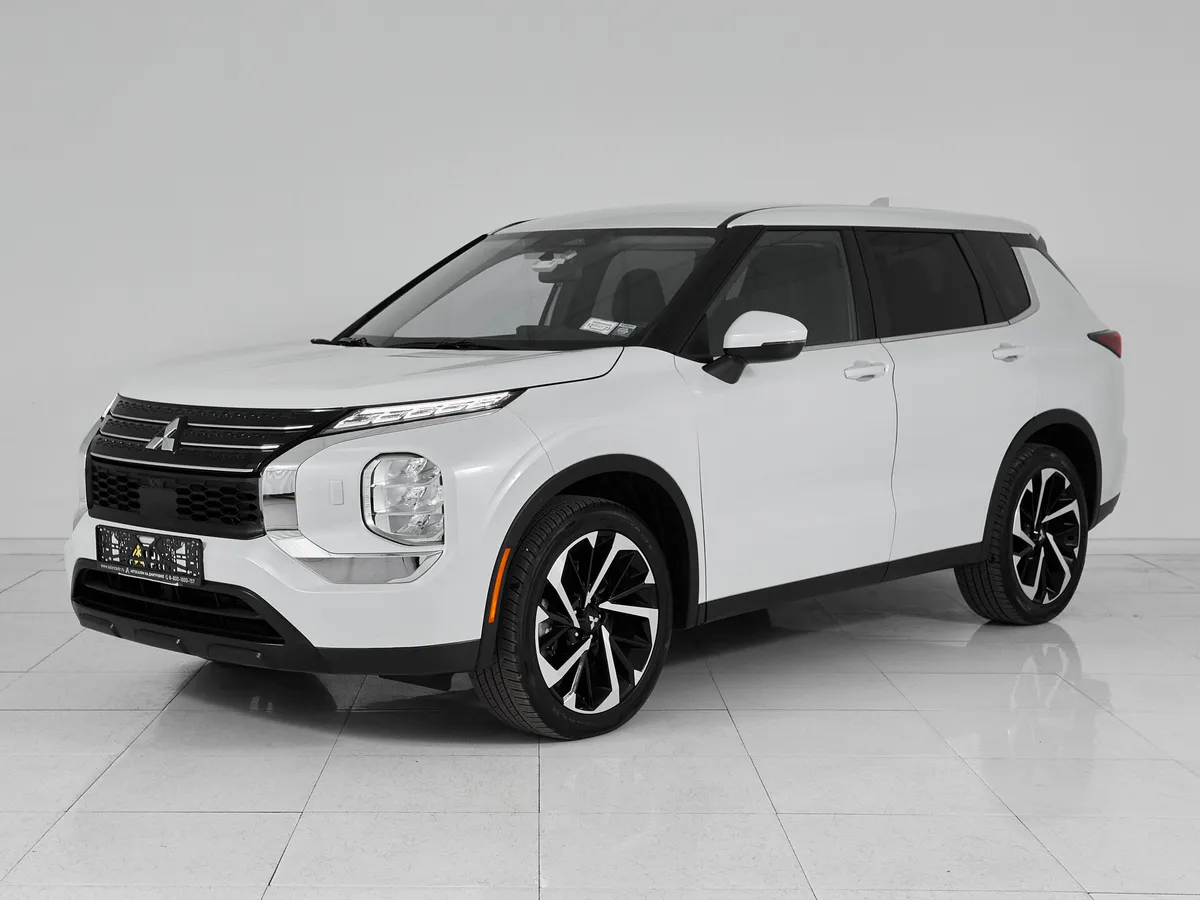 Mitsubishi Outlander IV · HL + Sunroof