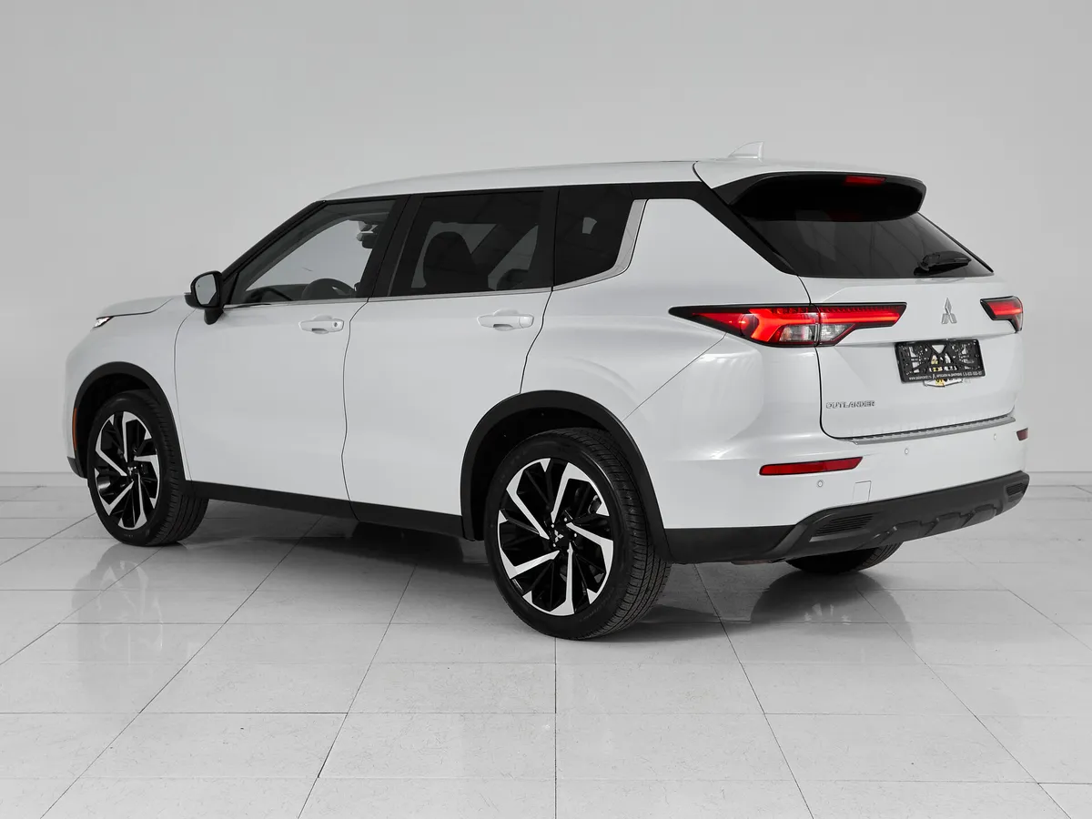 Mitsubishi Outlander IV · HL + Sunroof — фото 4