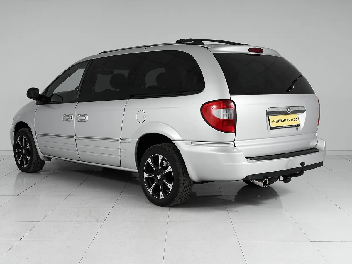 Chrysler Town & Country IV Рестайлинг — фото 4