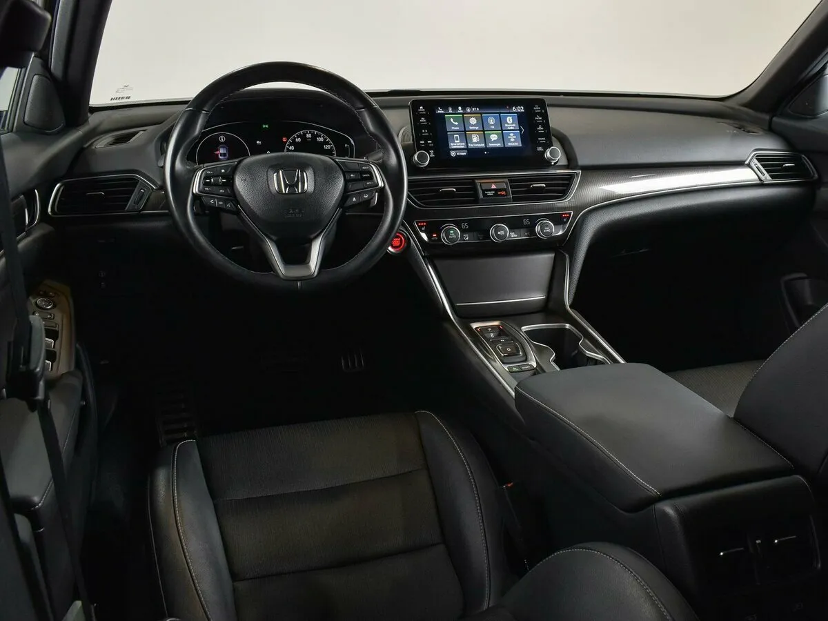 Honda Accord X Рестайлинг — фото 5