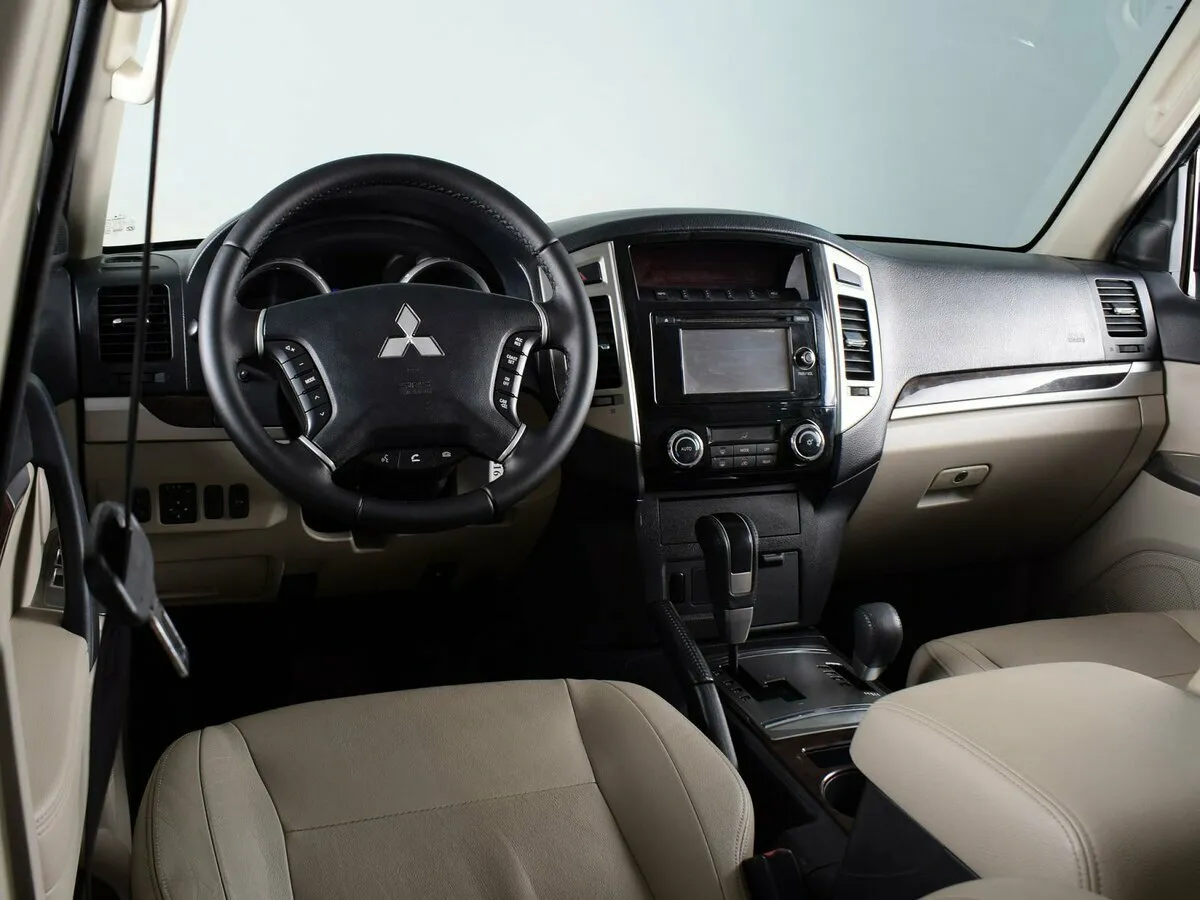 Mitsubishi Pajero IV Рестайлинг 2 · H/L — фото 5
