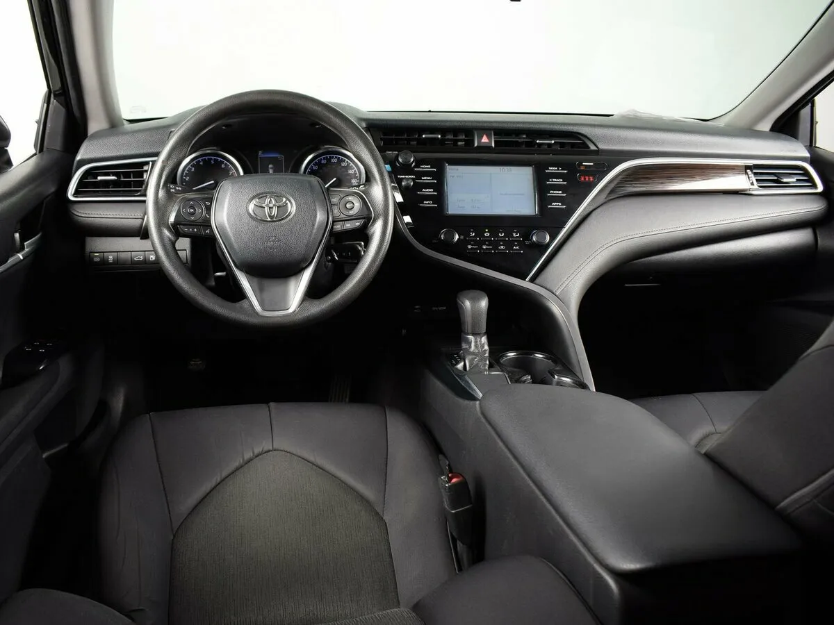 Toyota Camry VIII (XV70) — фото 4