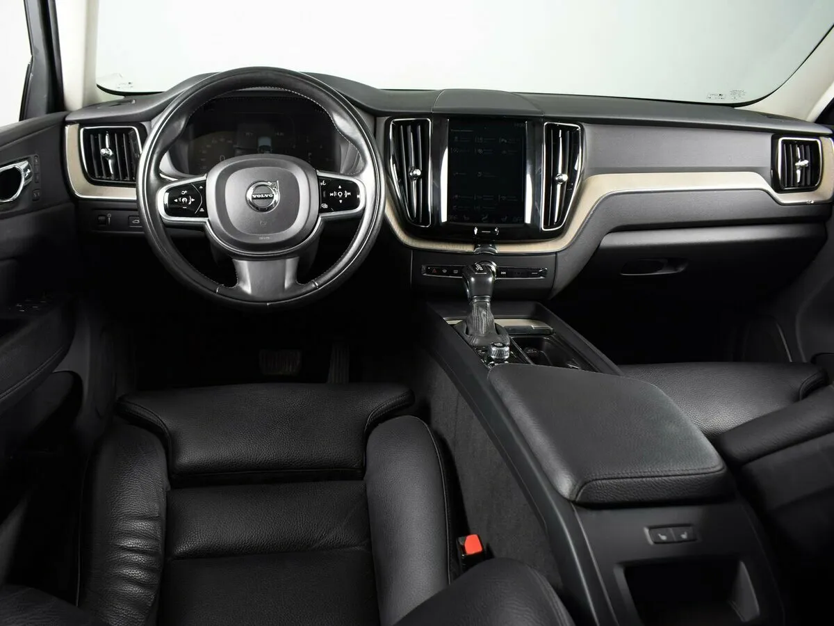 Volvo XC60 II · Momentum (MY17-20) — фото 5