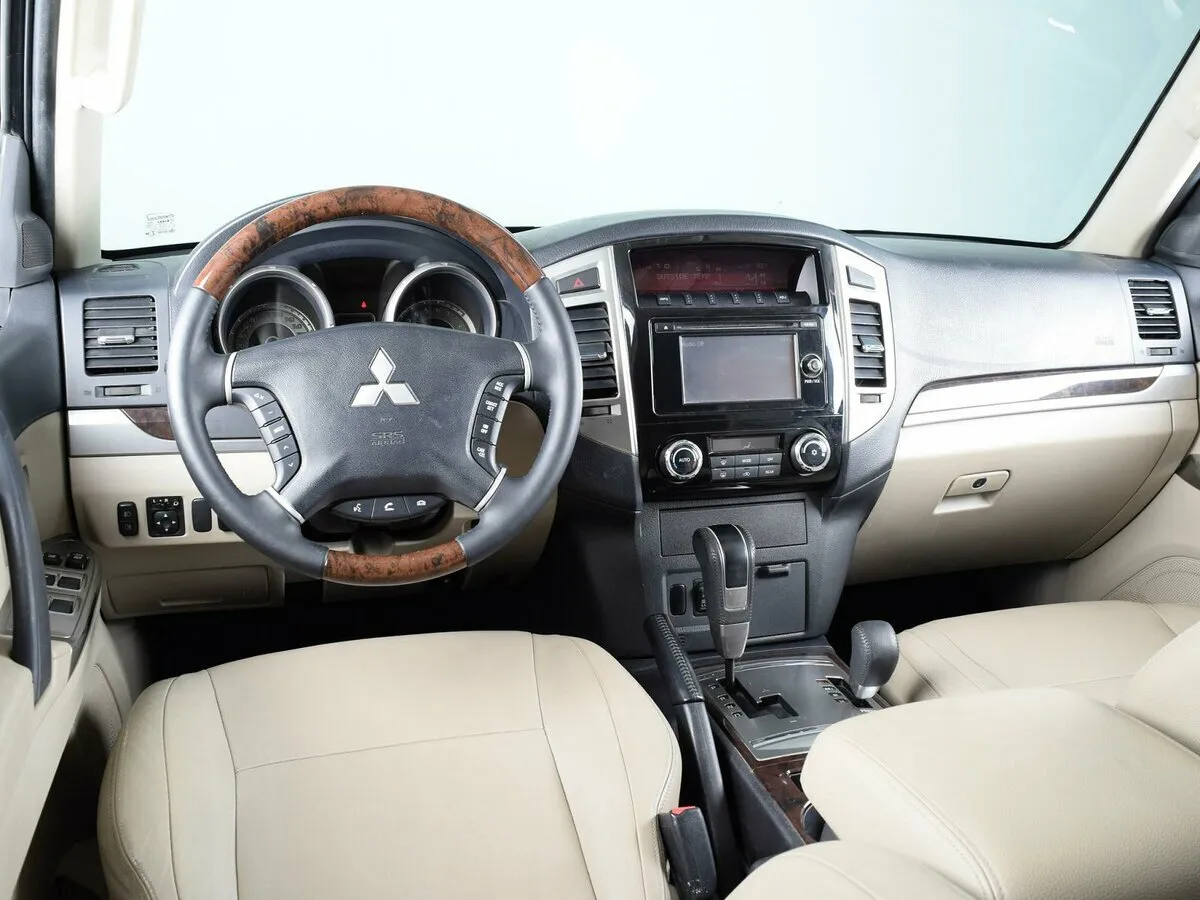 Mitsubishi Pajero IV Рестайлинг 2 · Mid — фото 5