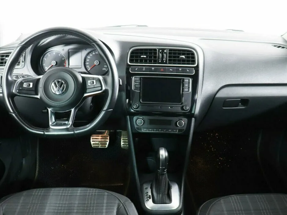 Volkswagen Polo V Рестайлинг — фото 5