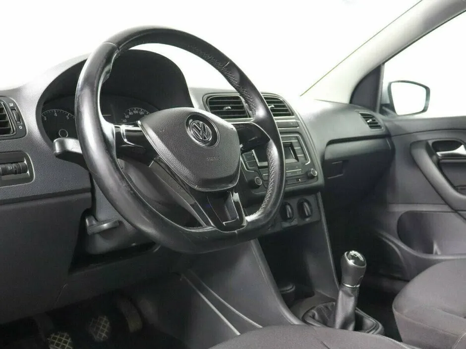 Volkswagen Polo V Рестайлинг — фото 5