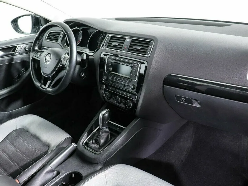 Volkswagen Jetta VI Рестайлинг — фото 5