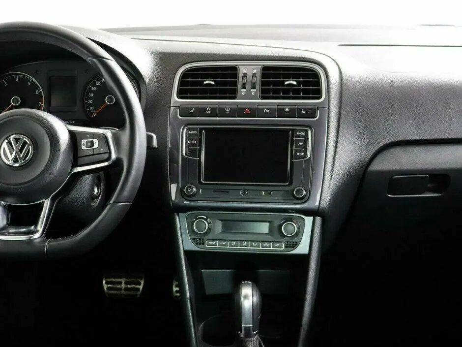 Volkswagen Polo V Рестайлинг — фото 5