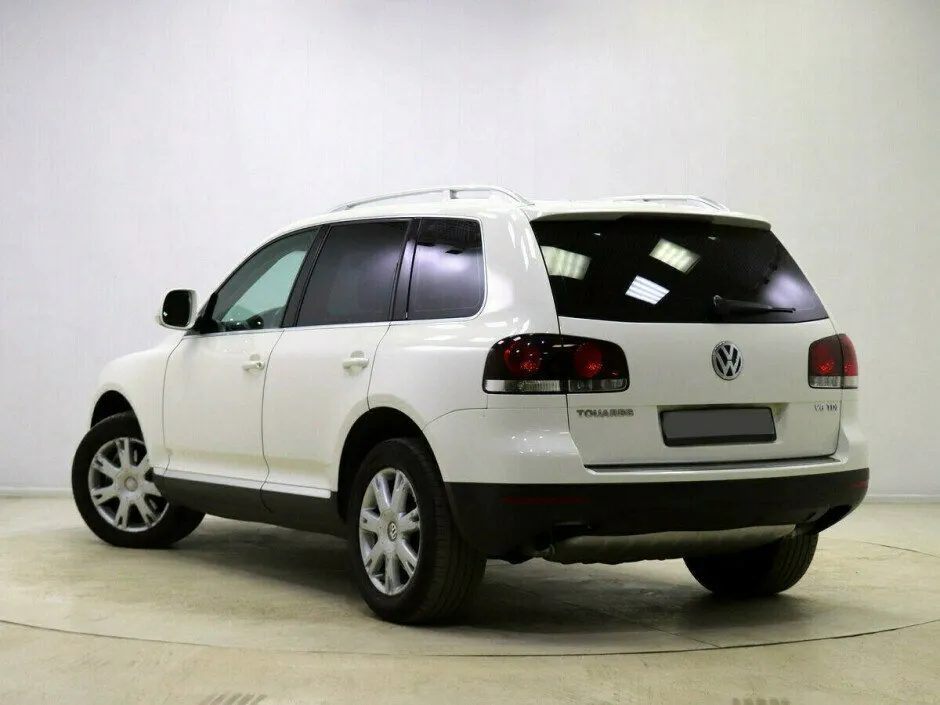 Volkswagen Touareg I Рестайлинг — фото 3